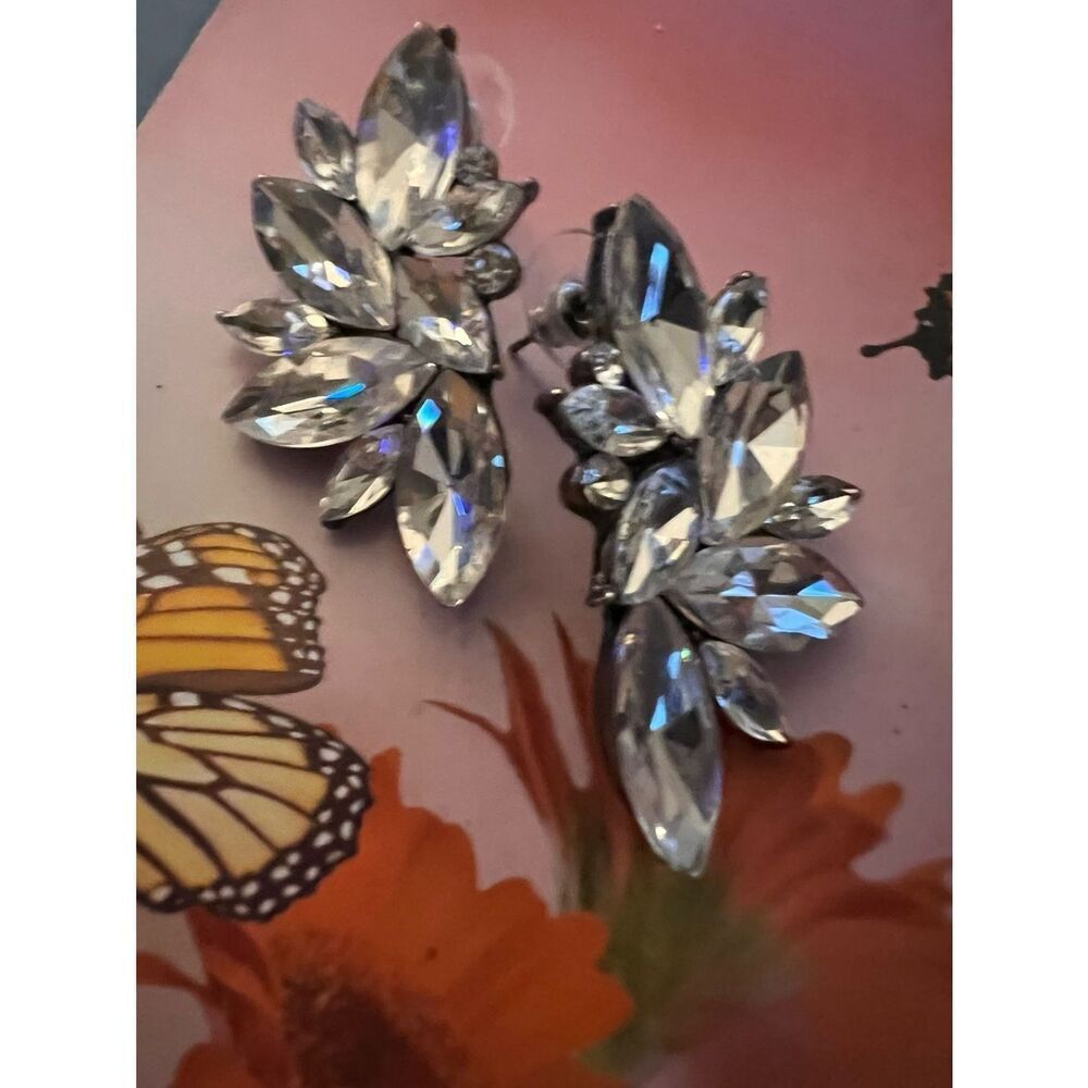 💕 NEW Crystal Marquise Cluster Pierced Earrings 💕